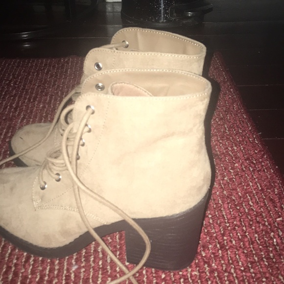 Heeled lace up booties - Picture 2 of 4